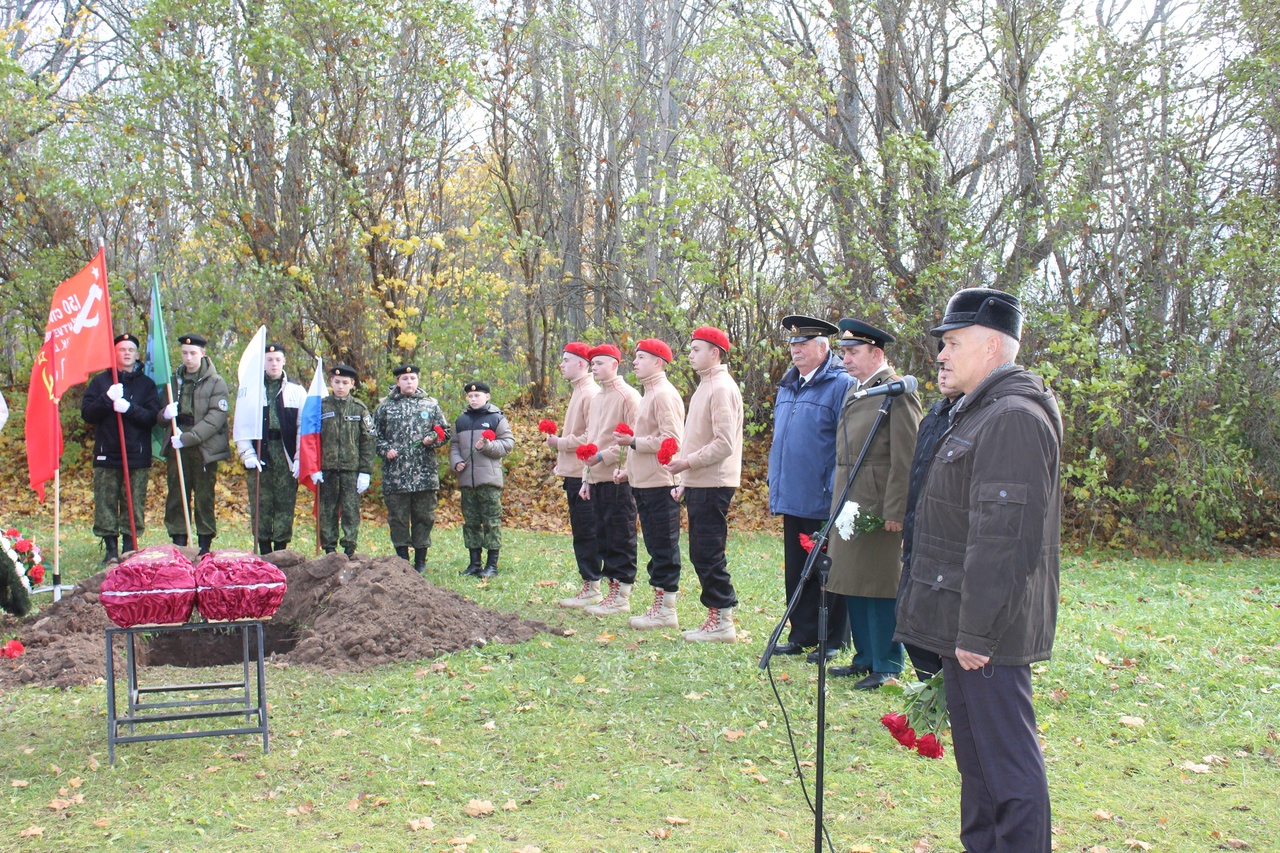 Торжественное перезахоронение двух безымянных бойцов, участников Великой Отечественной войны.