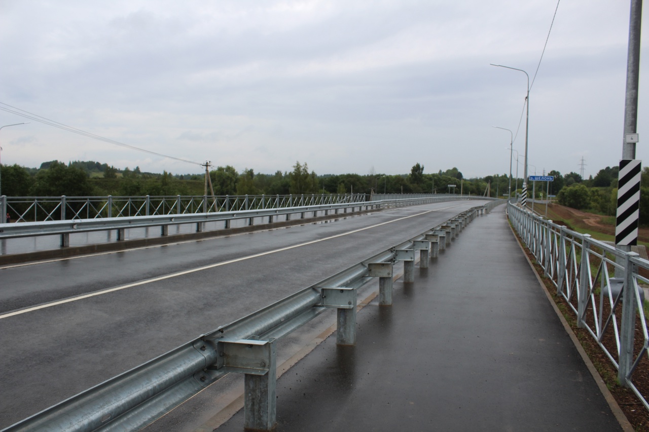 В Дедовичском районе принят в эксплуатацию мост, построенный на объездной дороге, ведущей к Псковской ГРЭС..