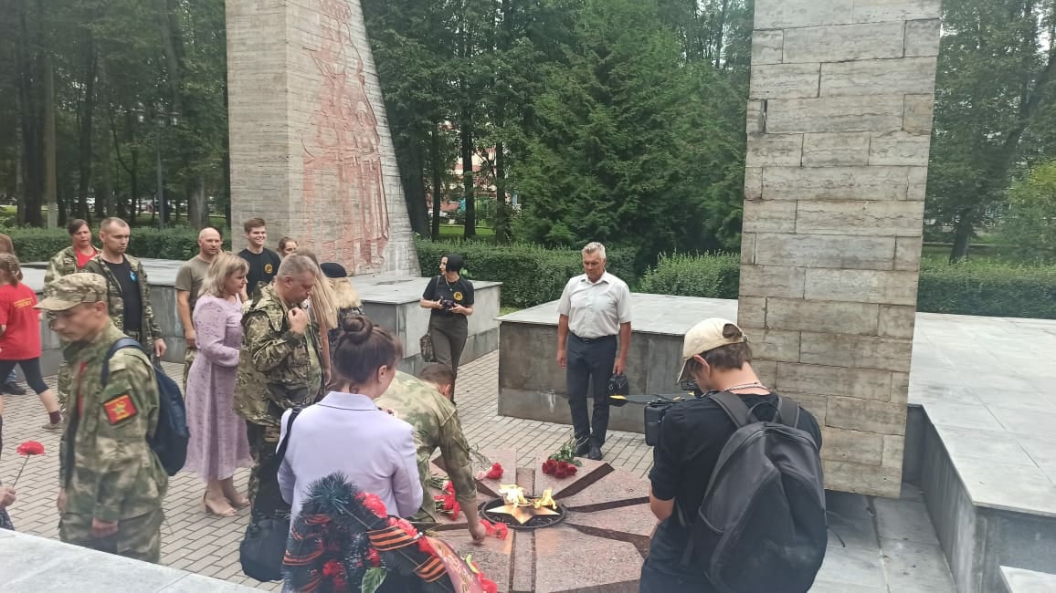 В составе делегации из Дедовичского района принял участие в торжественных мероприятиях Глава Дедовичского района Афанасьев Г.А посвященных 35-летию новгородской поисковой экспедиции &quot;Долина&quot; им.Н.И. Орлова..