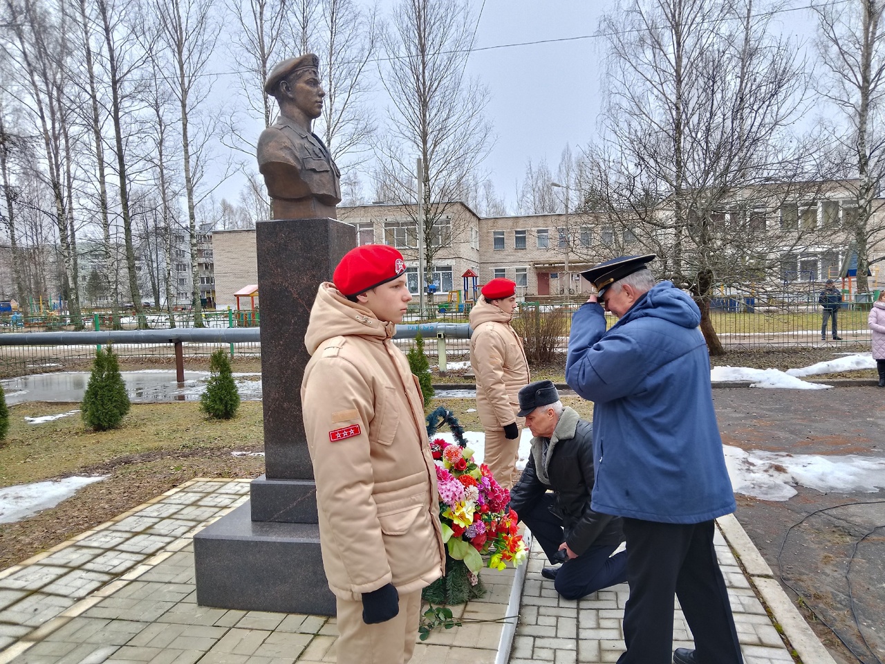 Сегодня состоялся траурный митинг, посвященный памяти легендарной Псковской 6 роты..