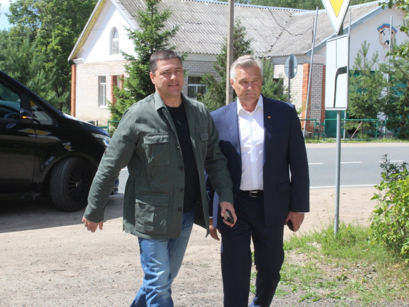 Сегодня губернатор Псковской области Михаил Ведерников посетил Дедовичский район..
