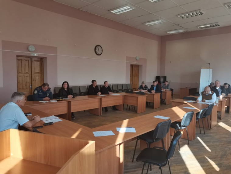 22.09.2023 в 10:00 часов в Администрации района состоялось заседание комиссии Администрации района по предупреждению и ликвидации чрезвычайных ситуаций и обеспечению пожарной безопасности под председательством Главы Дедовичского района – Г.А. Афанасьева.. 22.09.2023 в 10:00 часов в Администрации района состоялось заседание комиссии Администрации района по предупреждению и ликвидации чрезвычайных ситуаций и обеспечению пожарной безопасности под председательством Главы Дедовичского района – Г.А. Афанасьева..