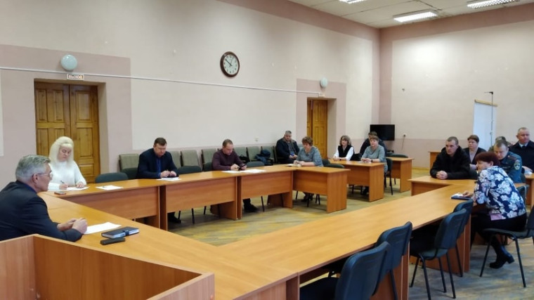 22.11.2023 в 10:00 часов в Администрации района состоялось заседание комиссии Администрации района по предупреждению и ликвидации чрезвычайных ситуаций и обеспечению пожарной безопасности под председательством Главы Дедовичского района – Г.А. Афанасьева.. 22.11.2023 в 10:00 часов в Администрации района состоялось заседание комиссии Администрации района по предупреждению и ликвидации чрезвычайных ситуаций и обеспечению пожарной безопасности под председательством Главы Дедовичского района – Г.А. Афанасьева..